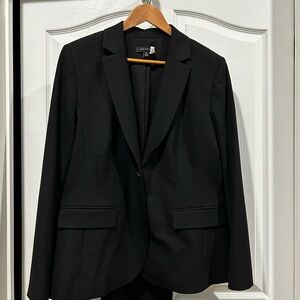 Beautiful black Ann Taylor seasonless suit - blazer size 14 pants are size 12.